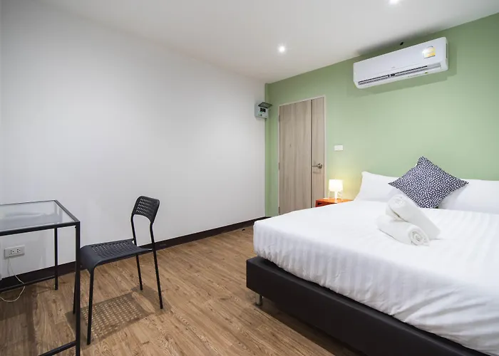 Hotel V - Mrt Huai Khwang