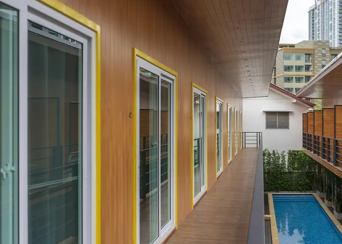 V - Mrt Huai Khwang Hotel 3*