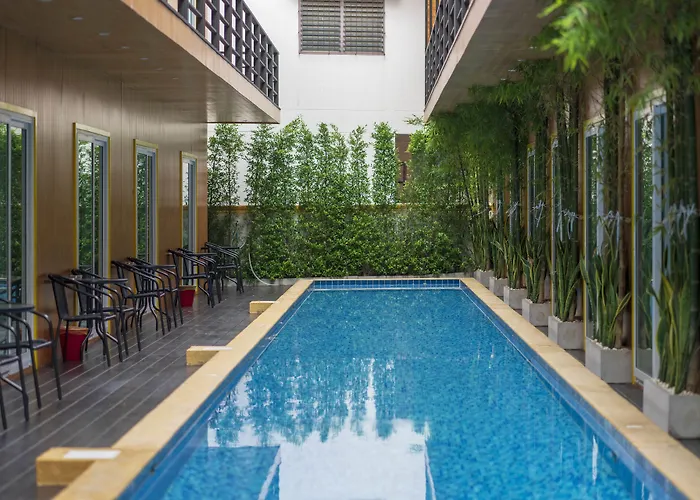 V - Mrt Huai Khwang Hotel 3*