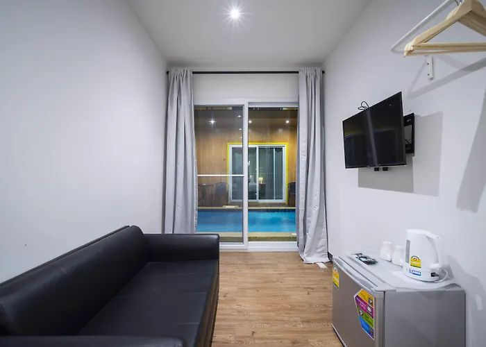 V - Mrt Huai Khwang Hotel 3*