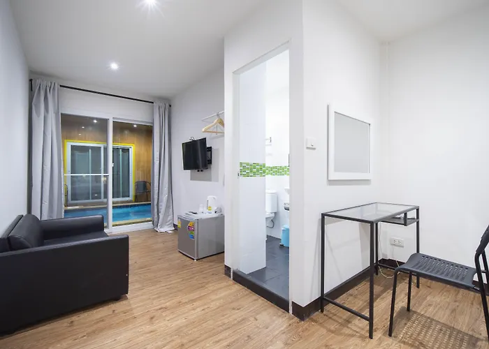 Hotel V - Mrt Huai Khwang 3*