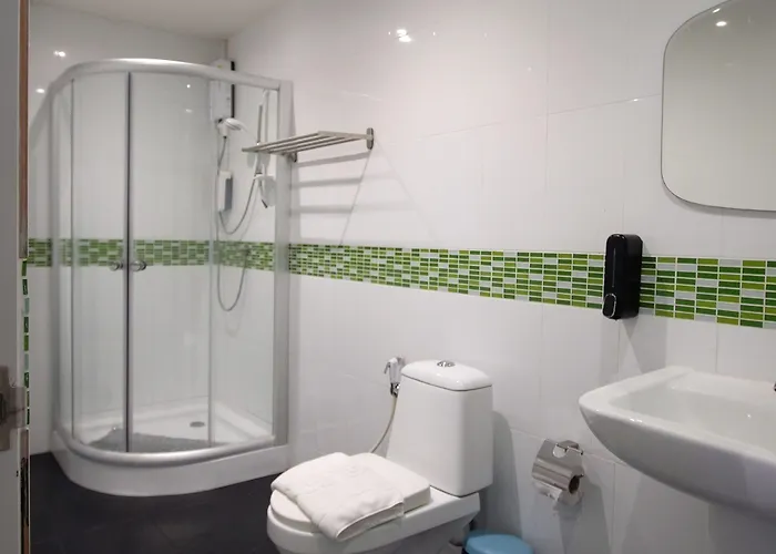 Отель V - Mrt Huai Khwang 3*