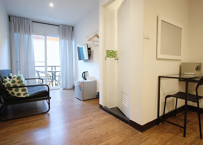 V - Mrt Huai Khwang Hotel 3*