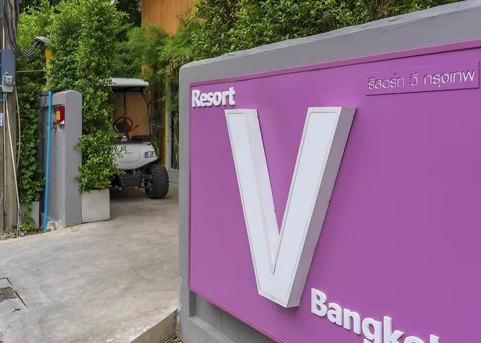 V - Mrt Huai Khwang Hotel 3*